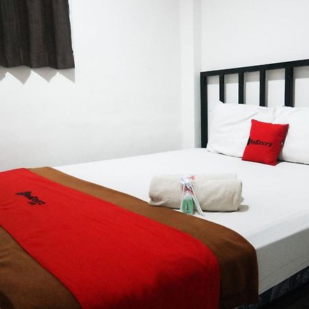 Reddoorz At Jalan Somba Opu Losari Makassar Exterior foto