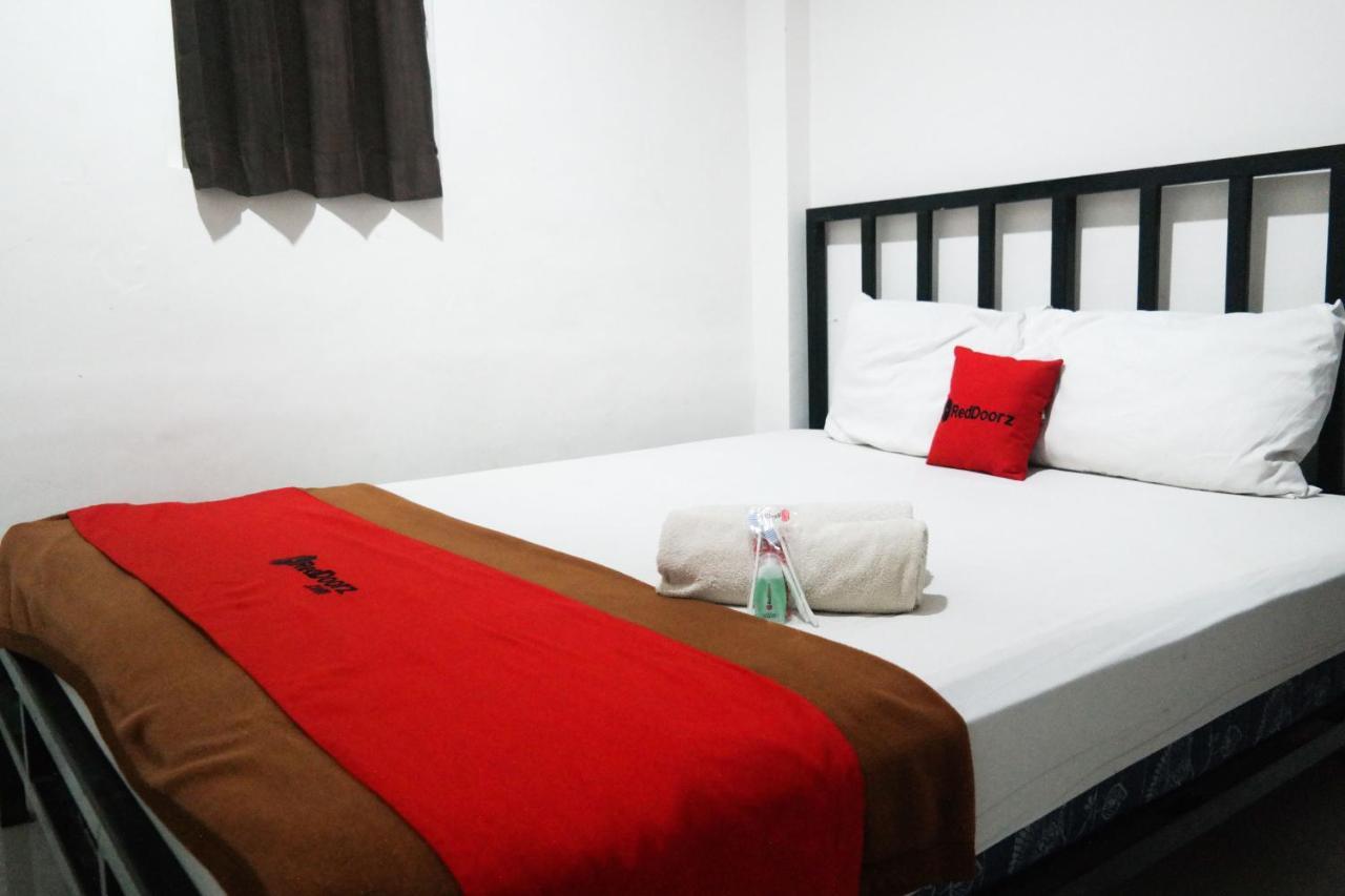 Reddoorz At Jalan Somba Opu Losari Makassar Exterior foto